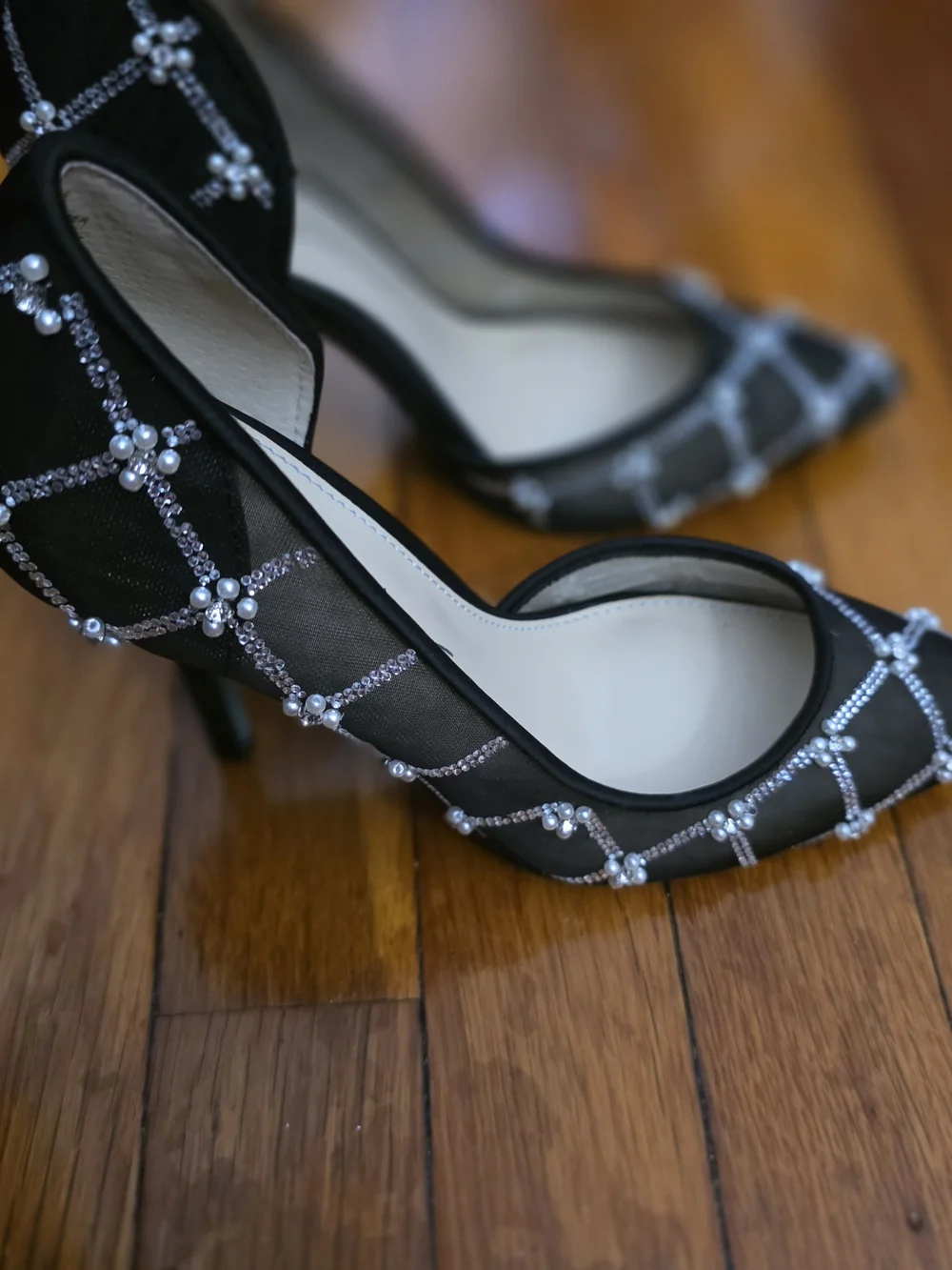 Betsey Johnson Black Embellished Pointed-Toe Pumps New Without Box - Picture 4 of 8